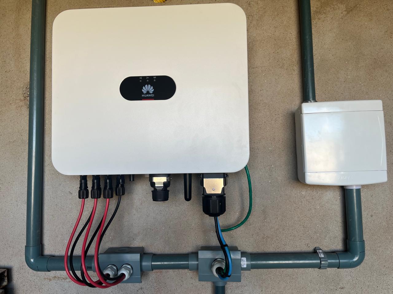 Inversor Huawei instalado — projeto residencial Corrente
