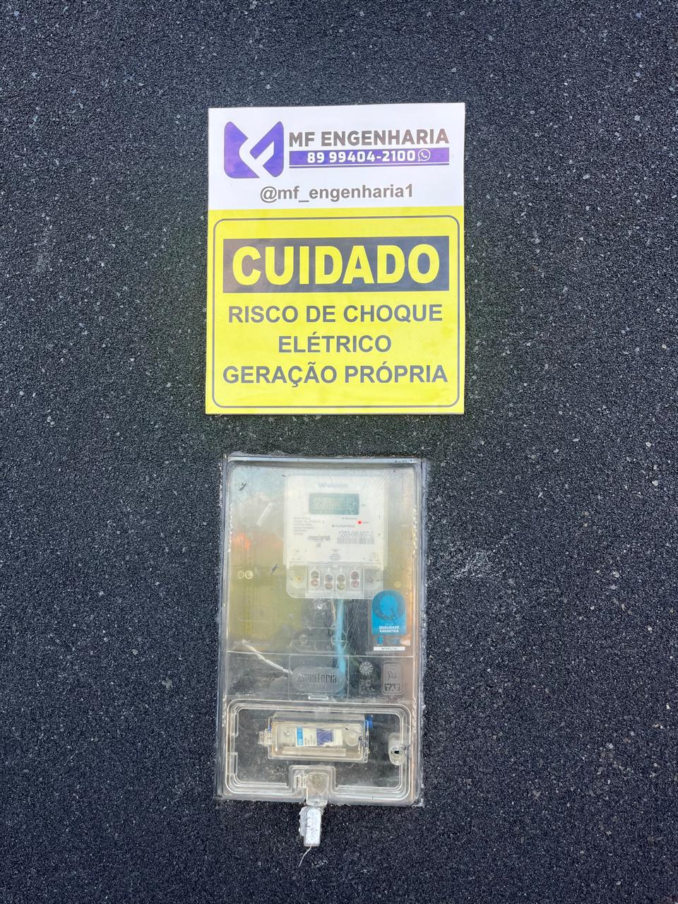 Padrão de entrada com identificação MF Engenharia — projeto residencial Corrente