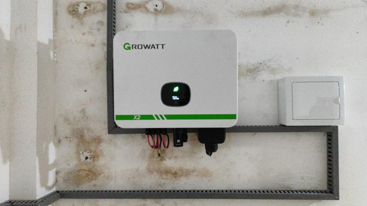 Inversor Growatt instalado — Lojas No China, Uruçuí